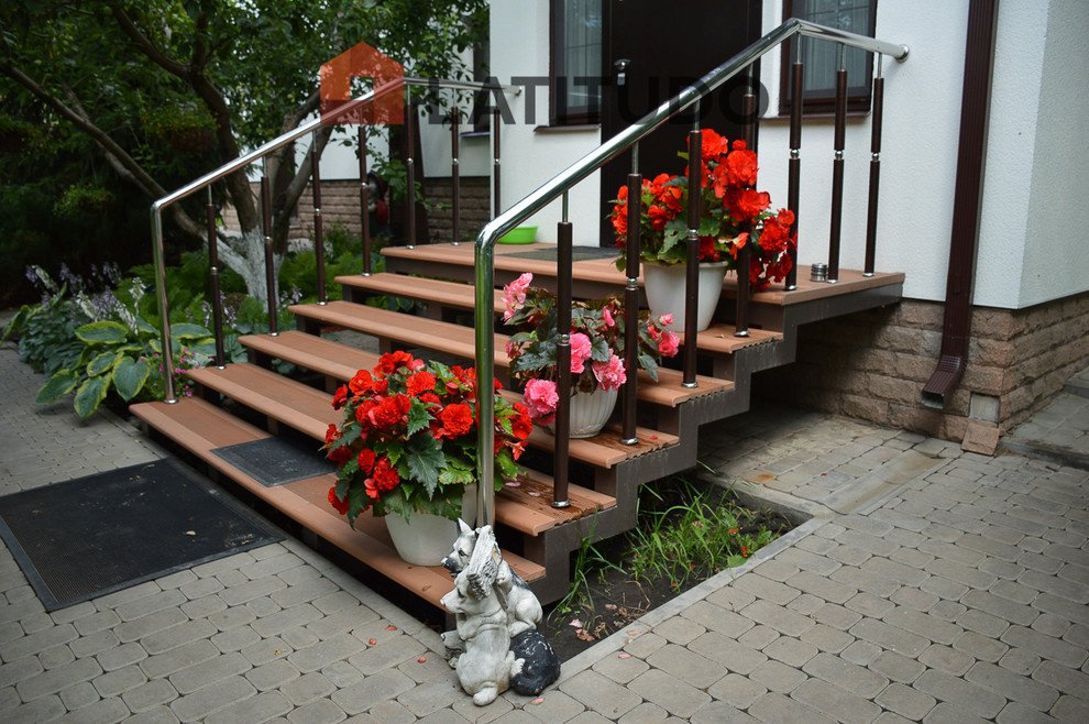 Лестница из полнотелой доски ДПК