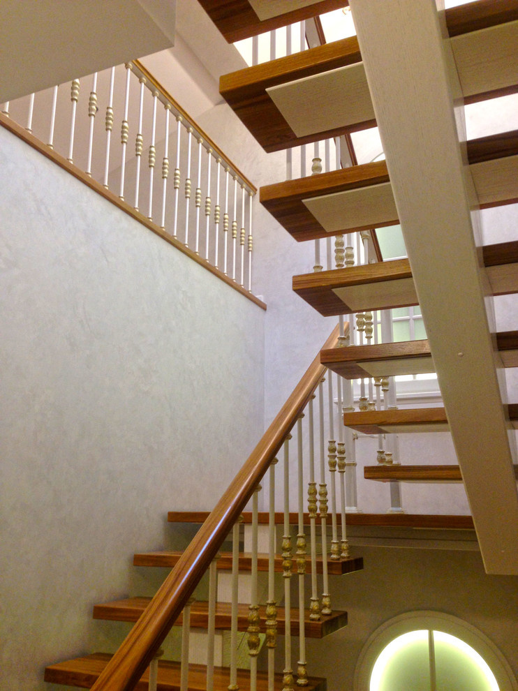 Обложка проекта: Лестница на монокосоуре с кованым ограждением.