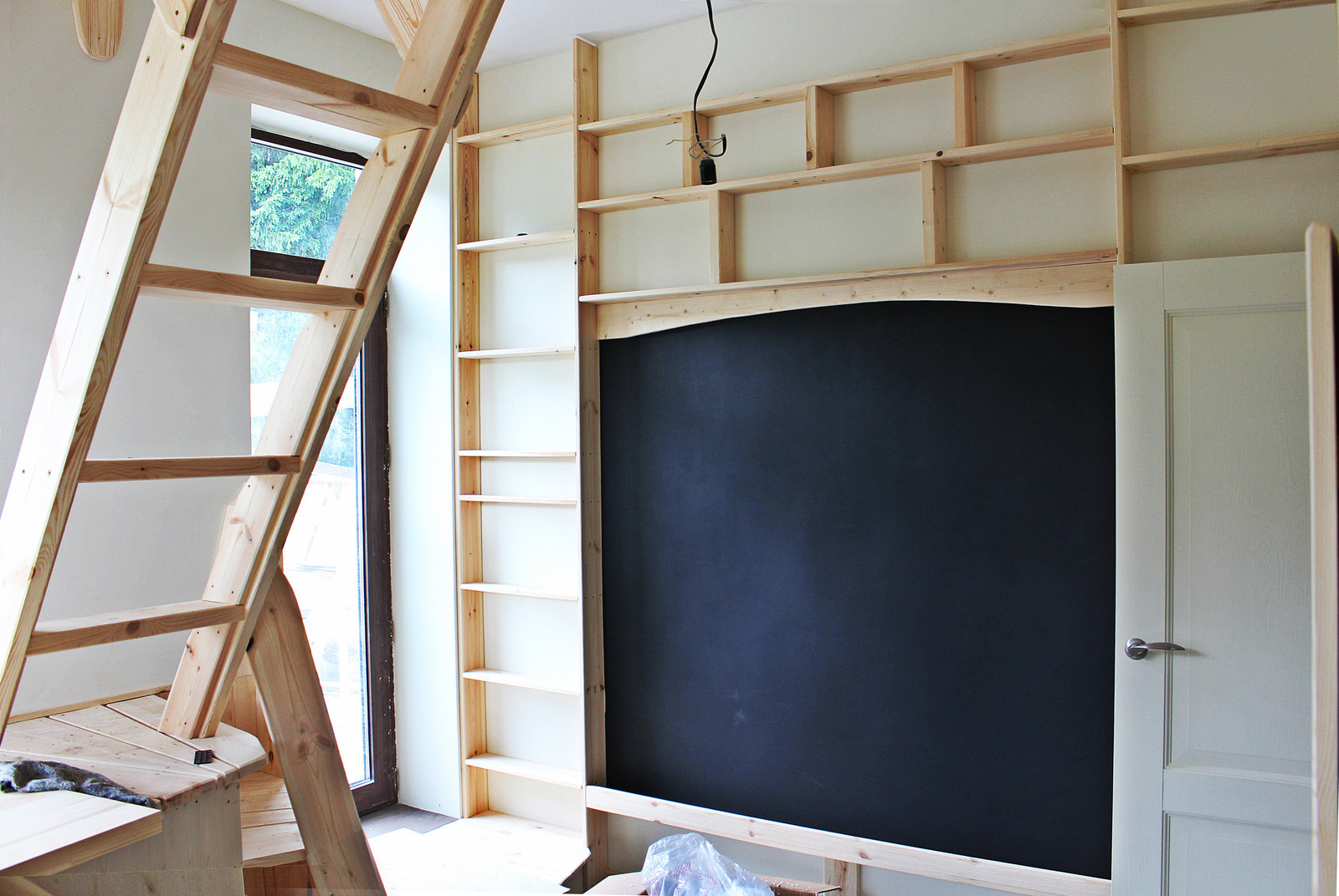 Детская мальчика. Загородное домовладение из двух сообщающихся коттеджей.