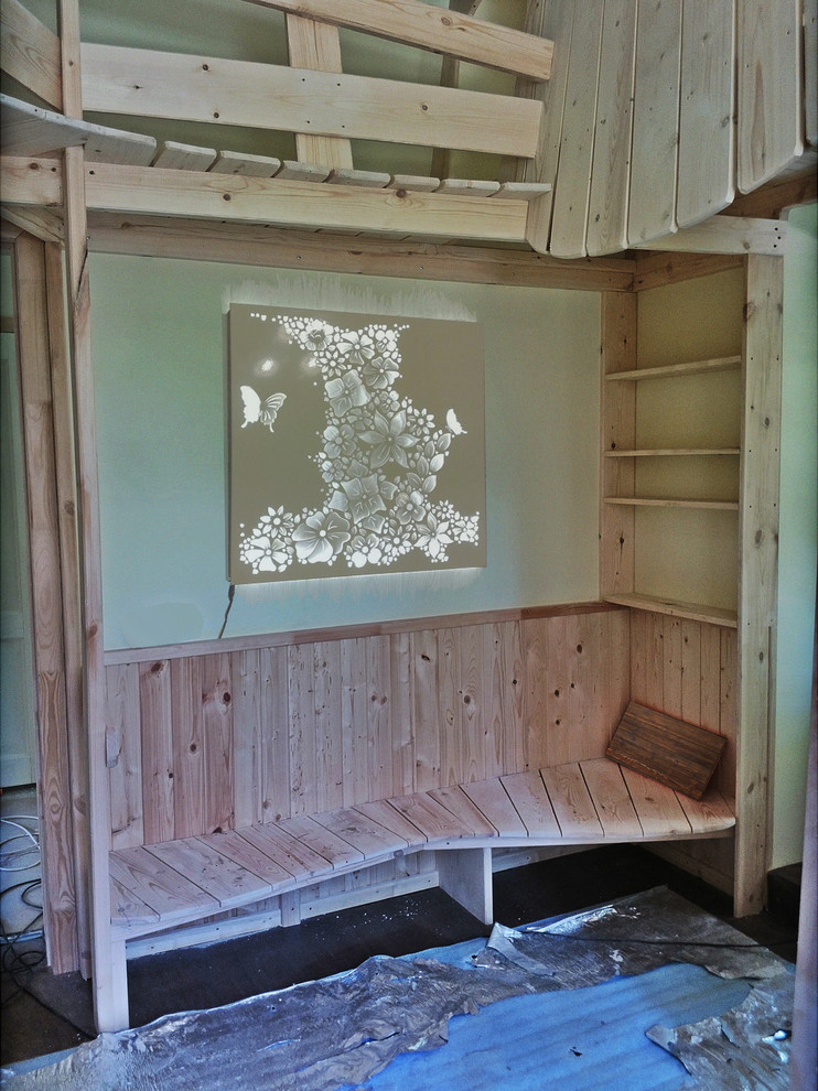 Детская двух девочек. Загородное домовладение из двух сообщающихся коттеджей.