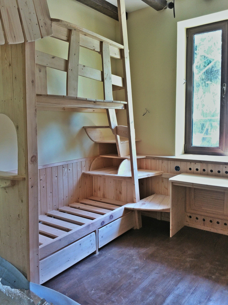 Детская девочек. Загородное домовладение из двух сообщающихся коттеджей.