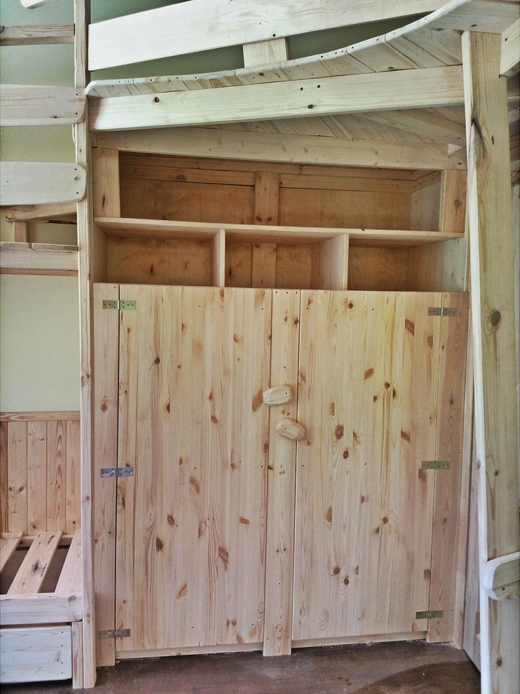 Детская девочек. Загородное домовладение из двух сообщающихся коттеджей.