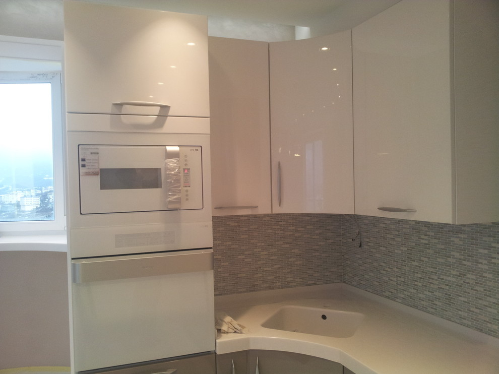 Кухня глянец капучино и белый глянец