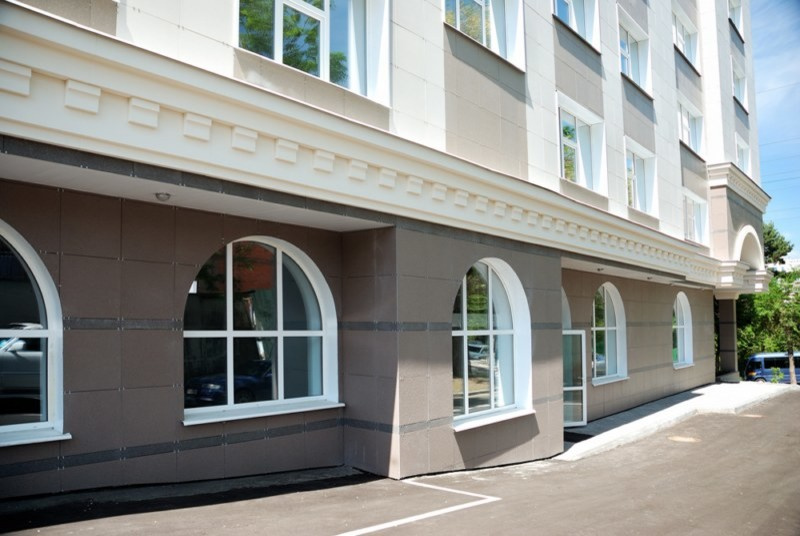 Жилой дом в городе Хабаровске. Поставка керамогранита для отделки фасада