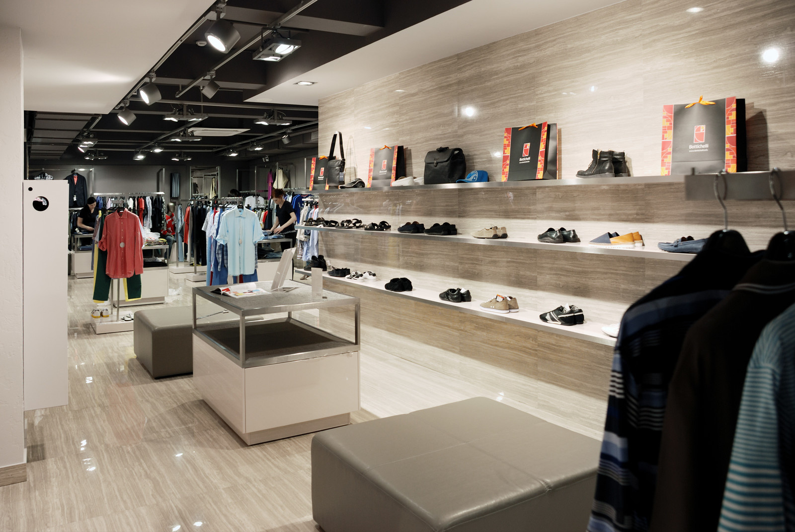 Обложка проекта: Поставка керамогранита под мрамор для салон Bottichelli