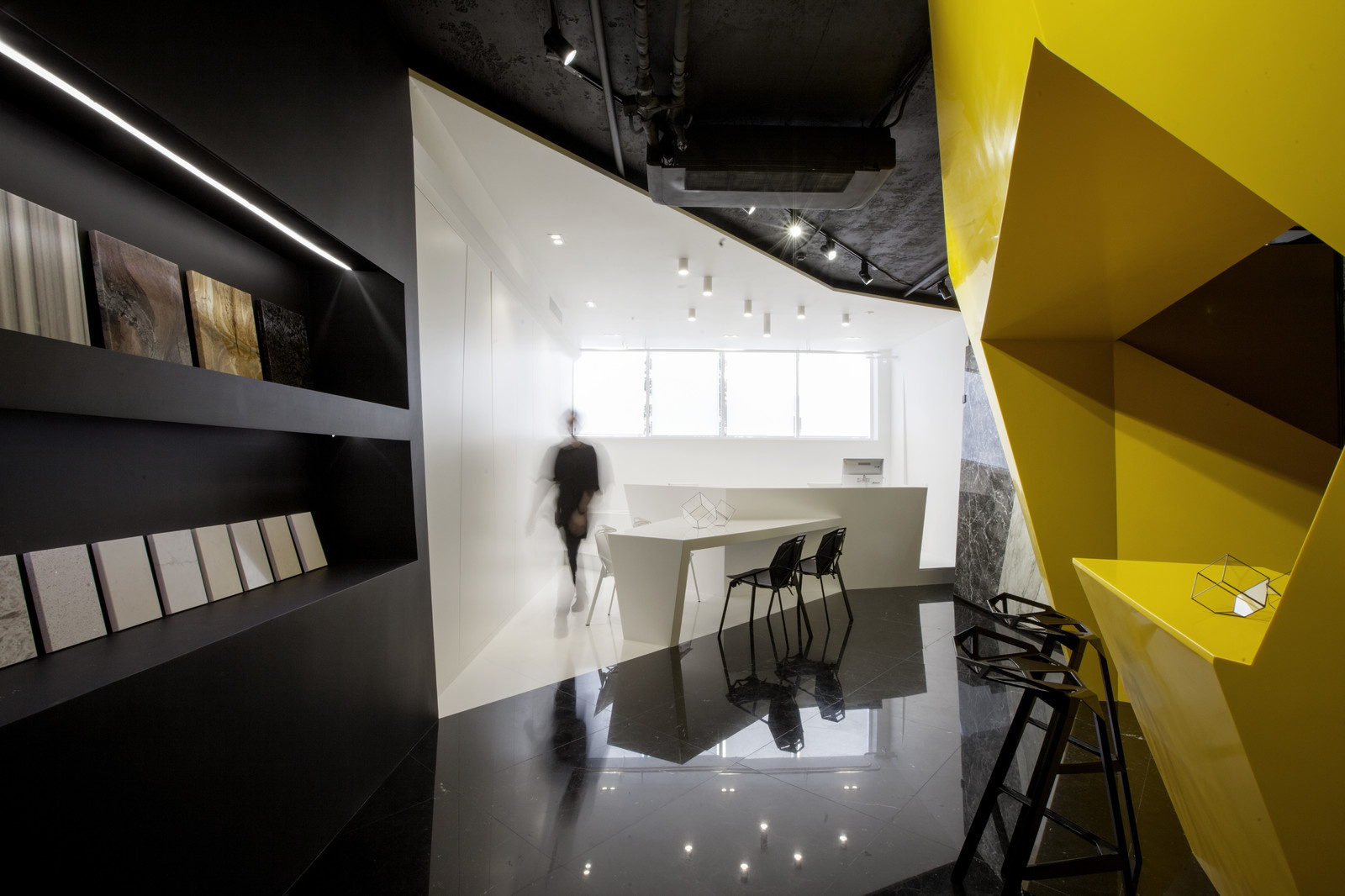 Обложка проекта: Шоурум InterQuartz в ArtPlay