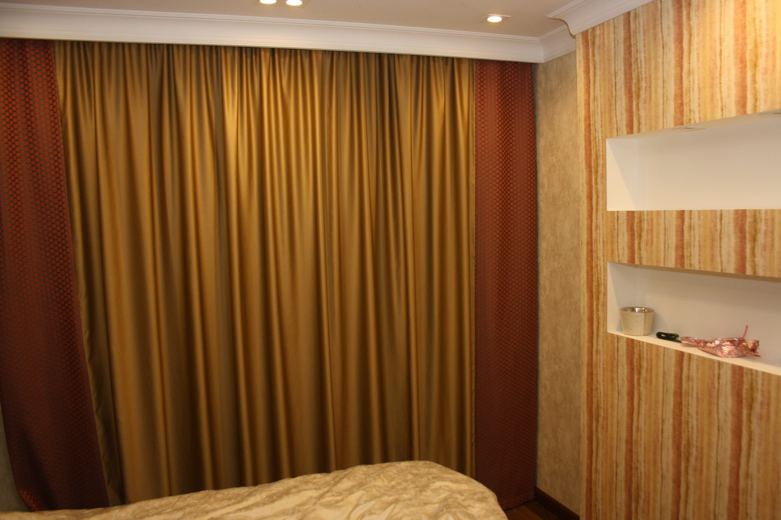 Спальня с балконом