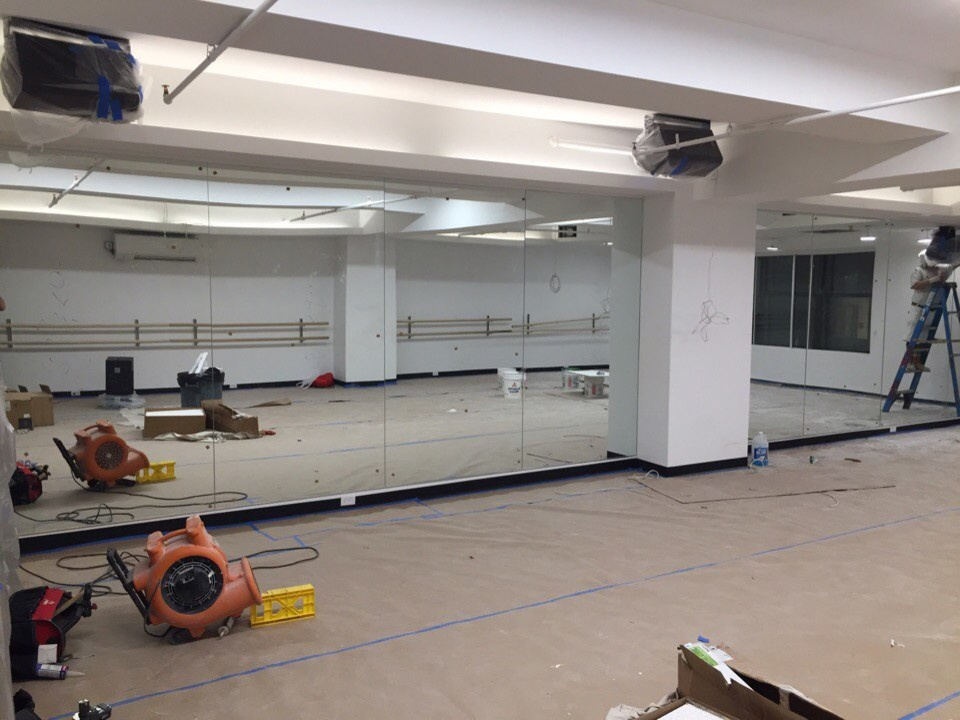 Обложка проекта: Glass Wall For Broadway Dance Studio