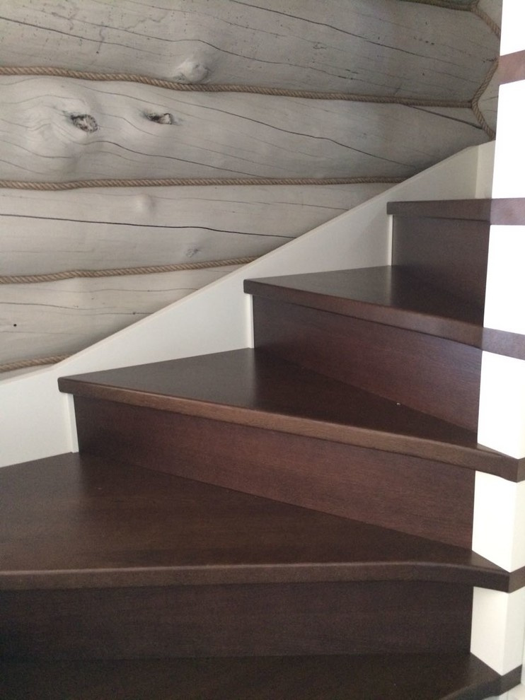 Деревянная  лестница