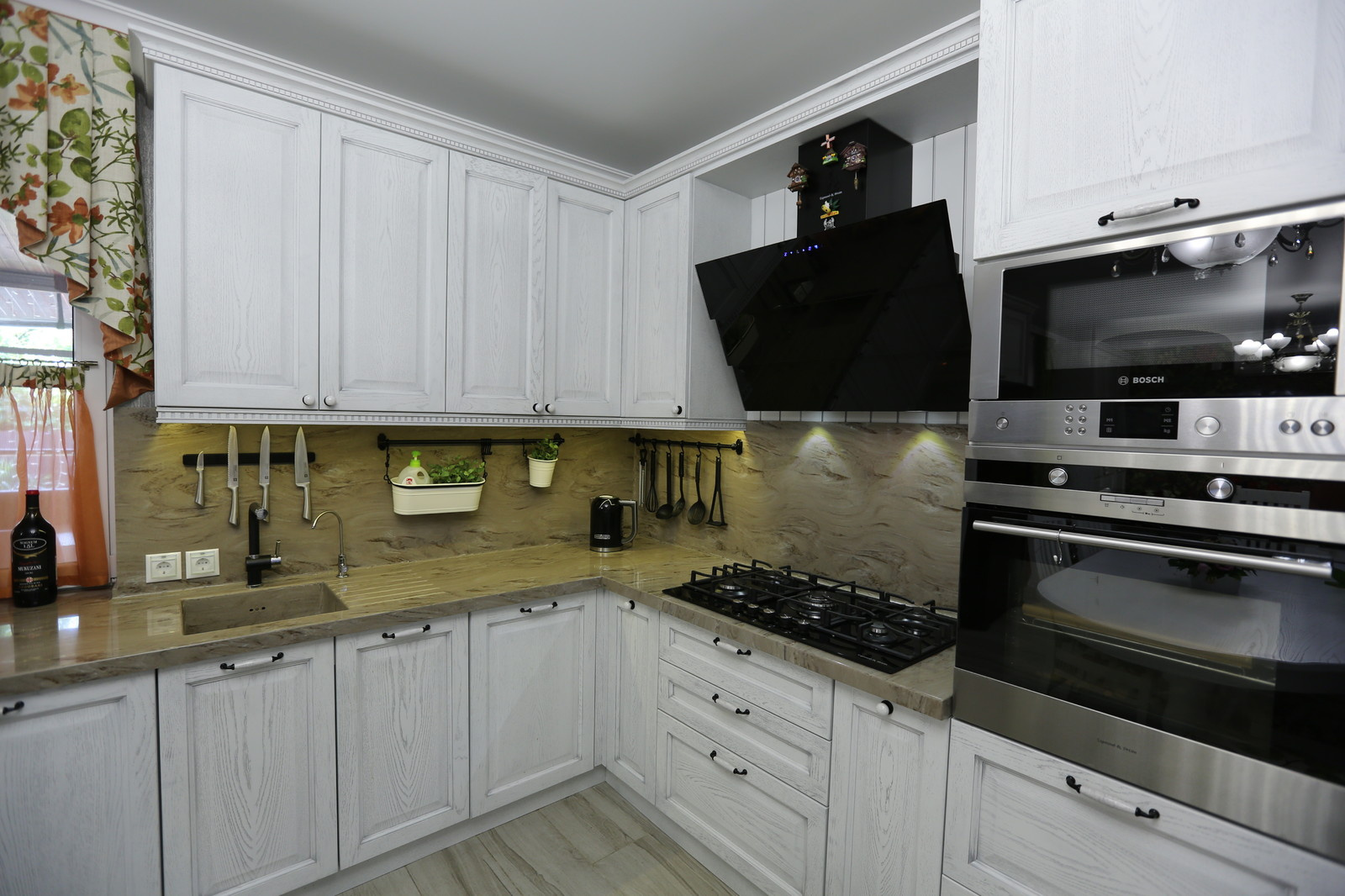 Кухня и мебель  для  частного дома