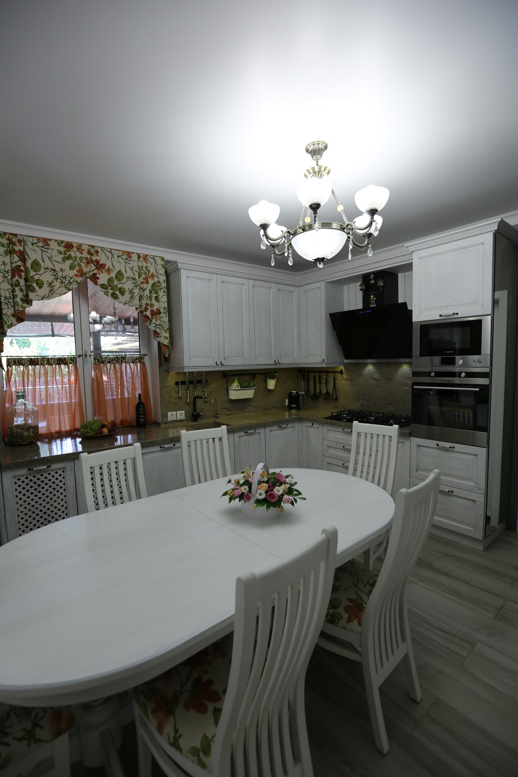 Кухня и мебель  для  частного дома