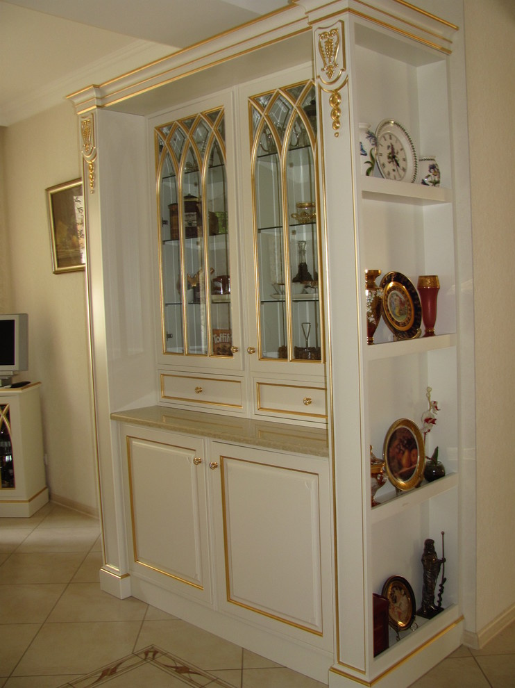 Сервант выполнен по нашим чертежам и эскизам