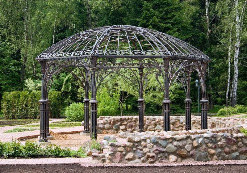 Беседка с вензелями