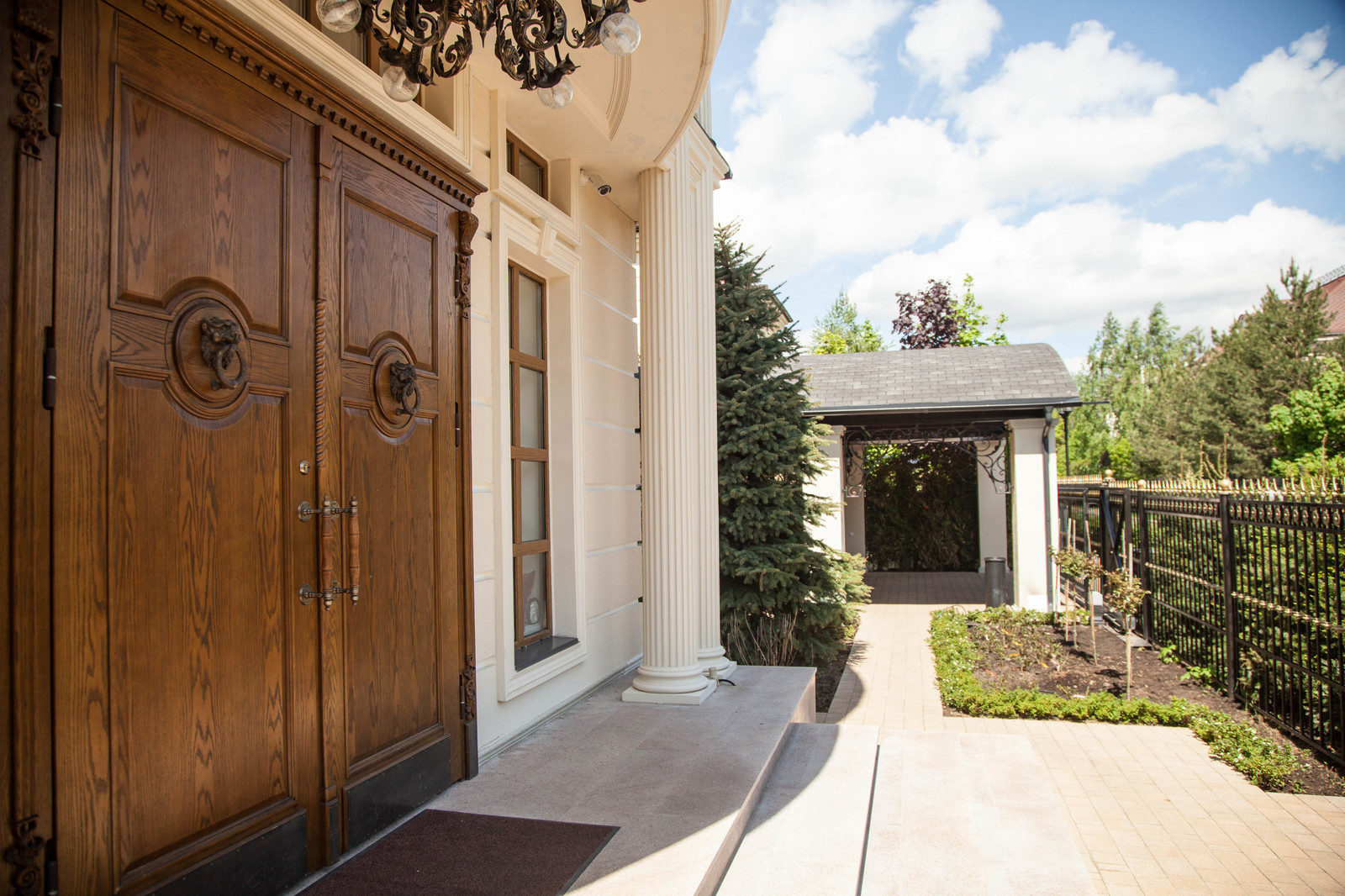 Вопрос: Какую входную дверь выбрать для дома