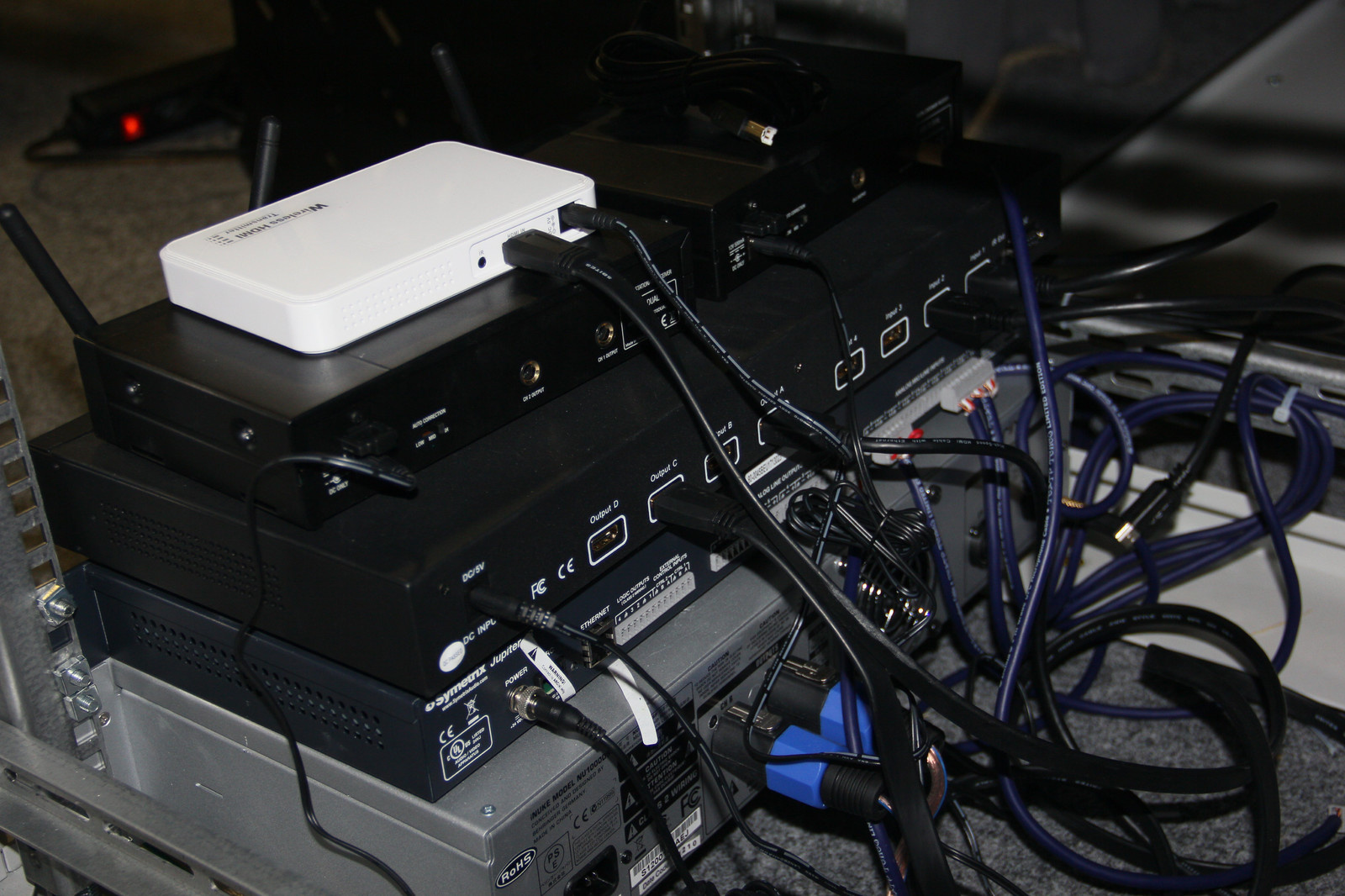 Монтаж камер, ВКС-системы, лекторских комнат, интерактивных доков и тд