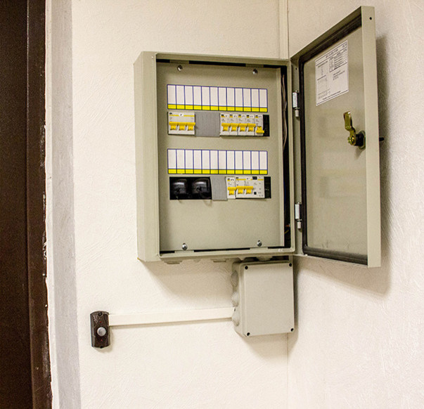 Монтаж видеодомофона с двумя мониторами