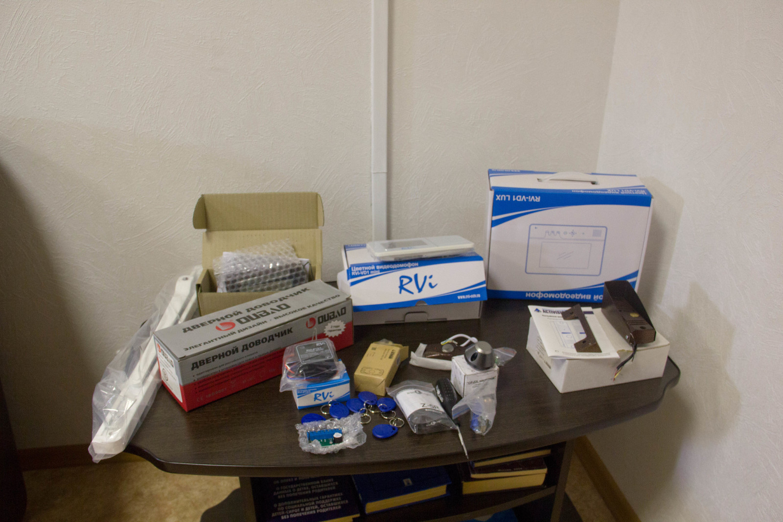 Монтаж видеодомофона с двумя мониторами