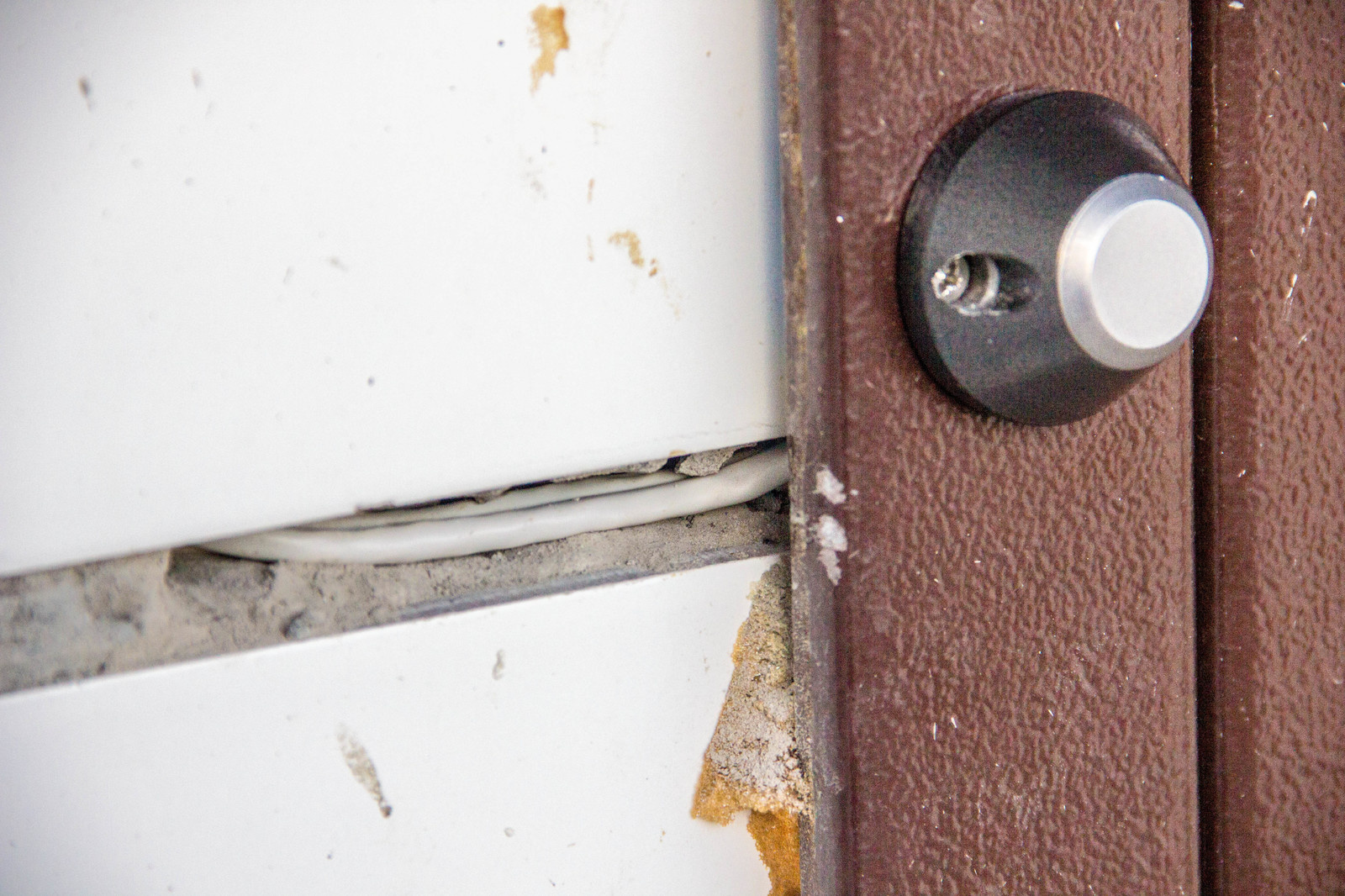 Монтаж видеодомофона с двумя мониторами