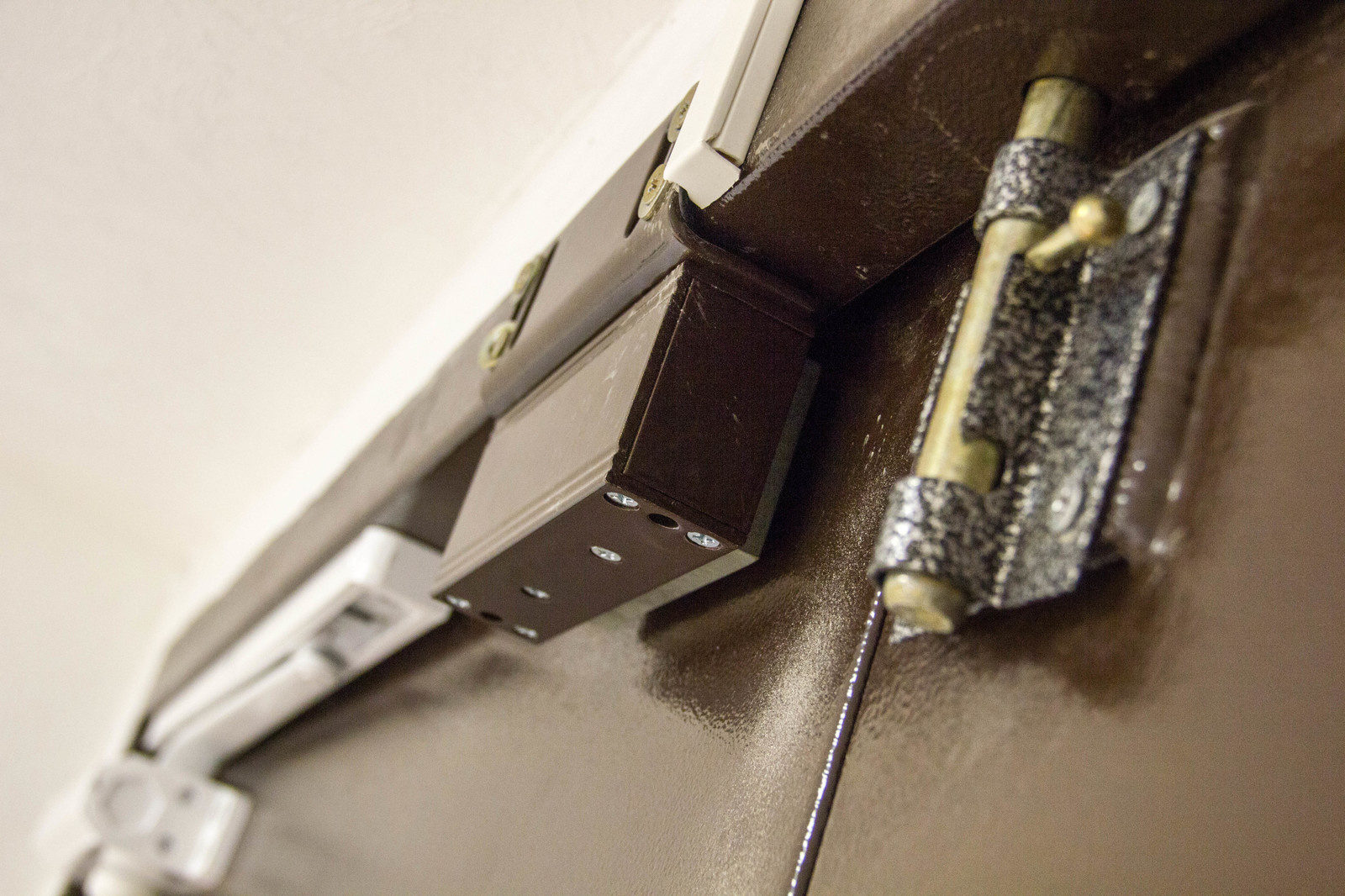 Монтаж видеодомофона с двумя мониторами