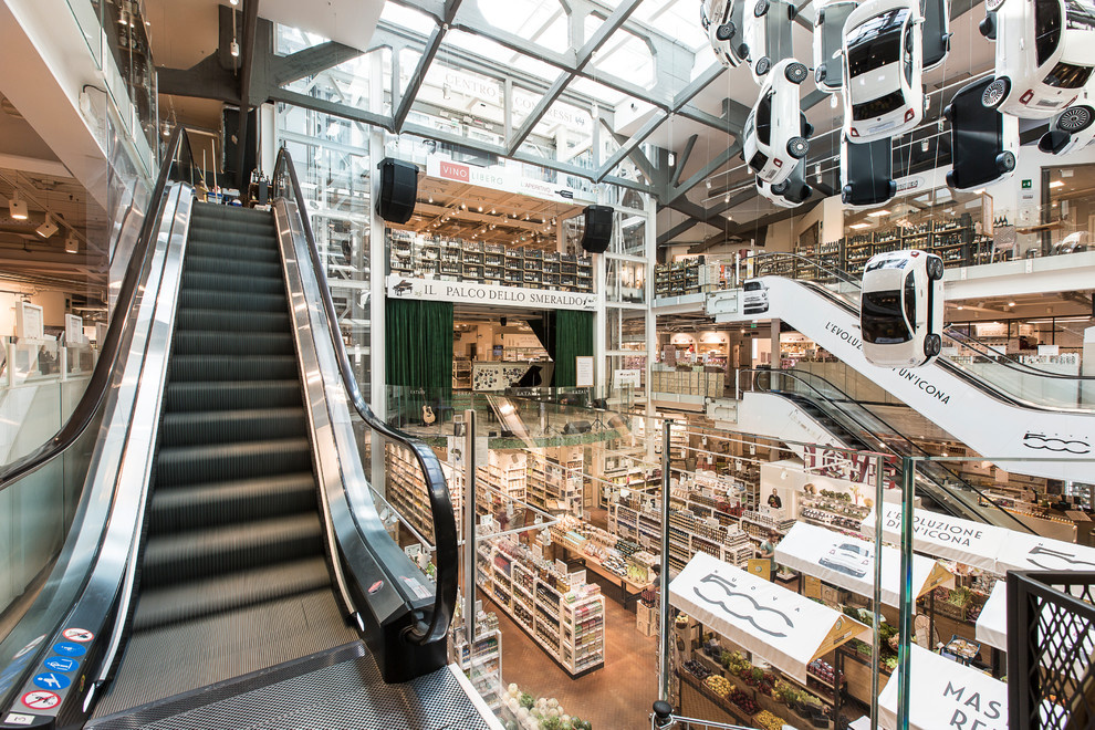 Лифт в супермаркет EATALY - MILAN, ITALY