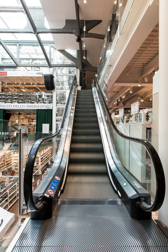 Лифт в супермаркет EATALY - MILAN, ITALY
