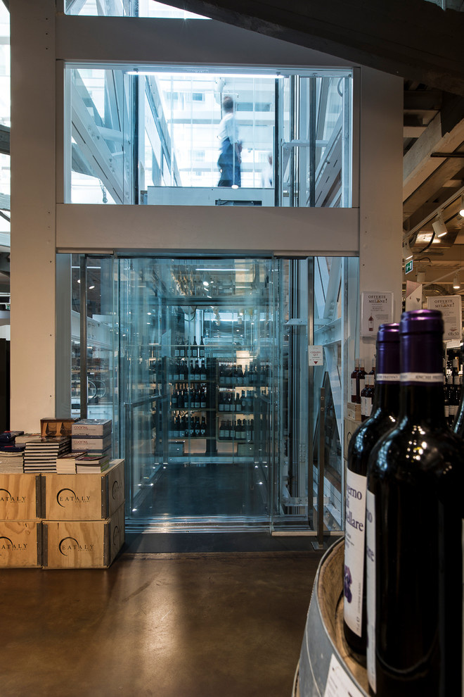Лифт в супермаркет EATALY - MILAN, ITALY