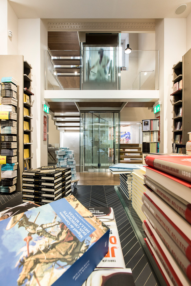 Панорамный лифт для книжного магазина RIZZOLI BOOKSTORE - MILAN, ITALY