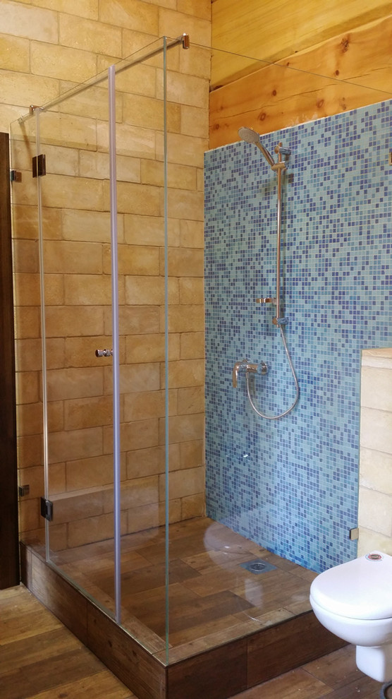 Калачево. Стеклянные ограждения в ванных комнатах