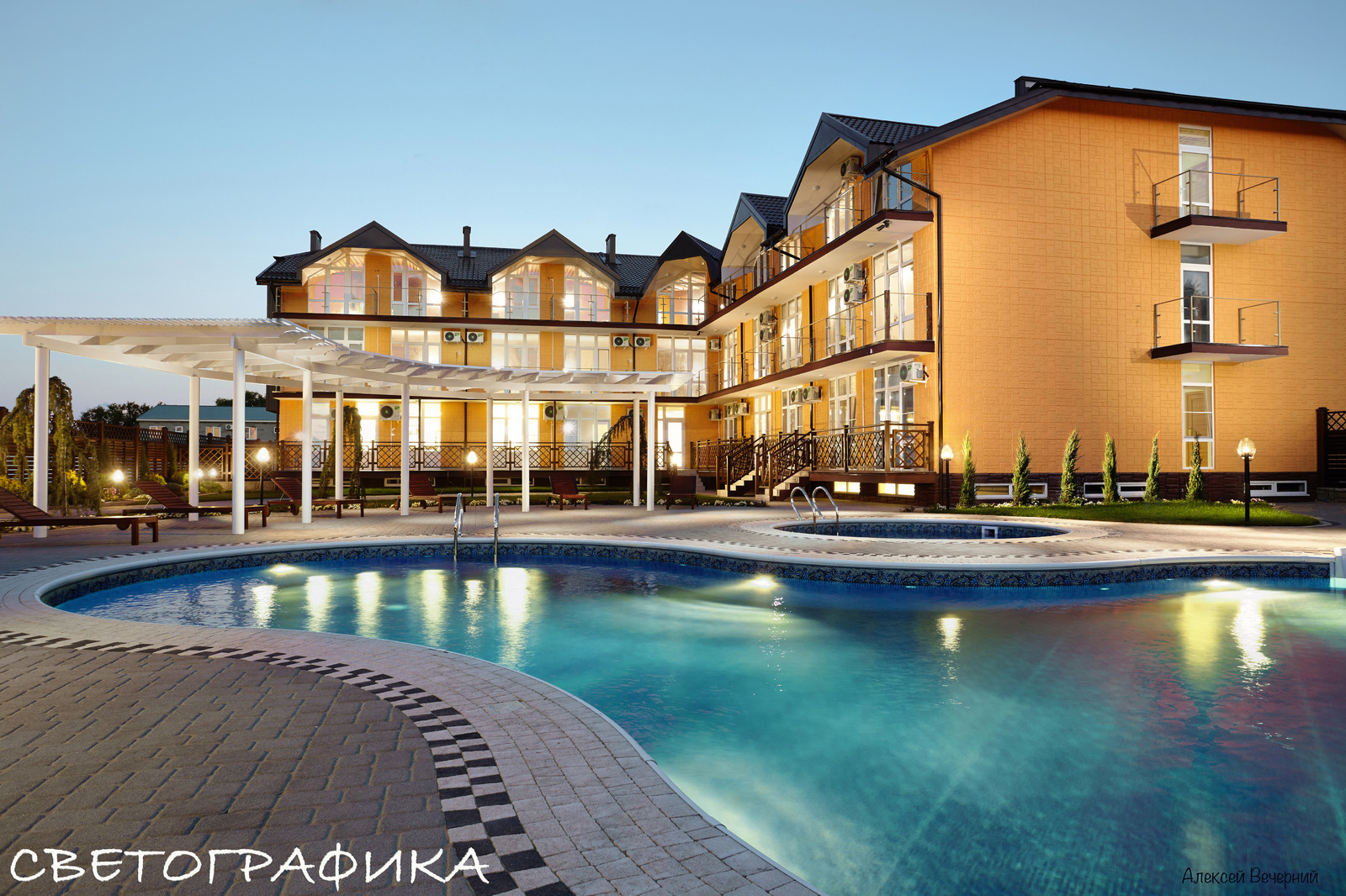 067 Светографика" Фасад гостиницы