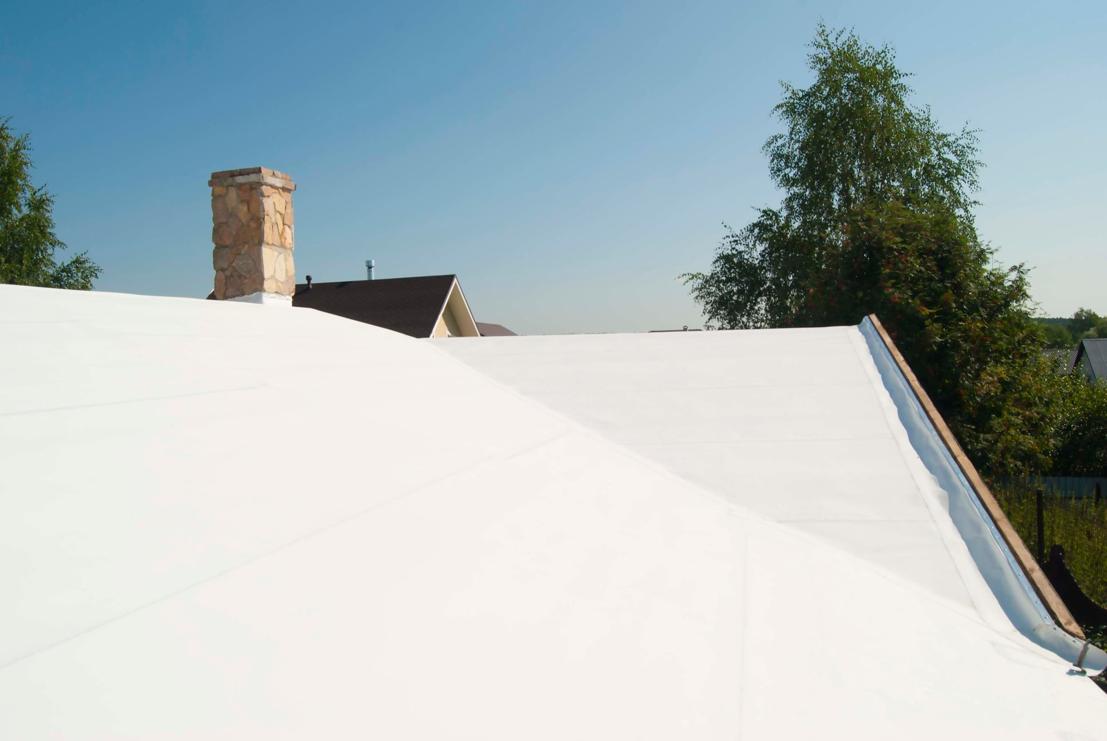 ТПО мембрана на скатной крыше. Гидроизоляция под озеленение кровли.