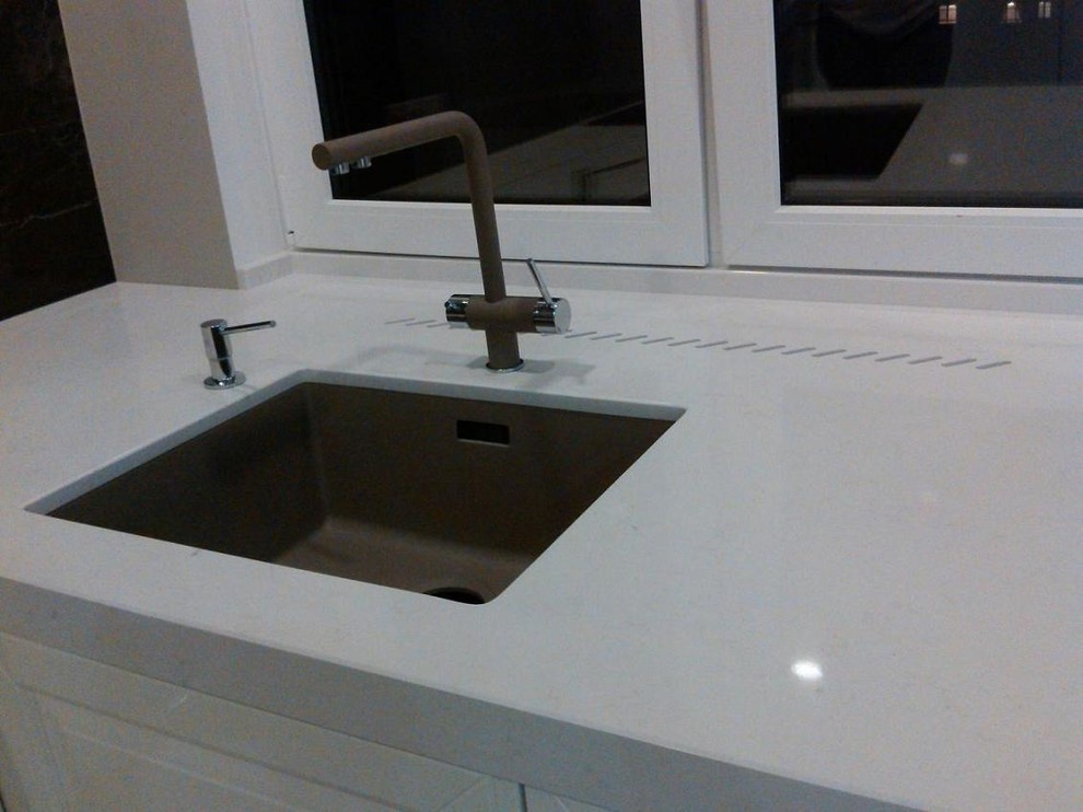 Кухонная столешница из кварцевого композита Caesarstone