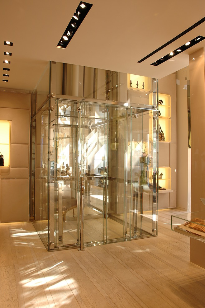 Бутик Roger Vivier - MILAN, ITALY