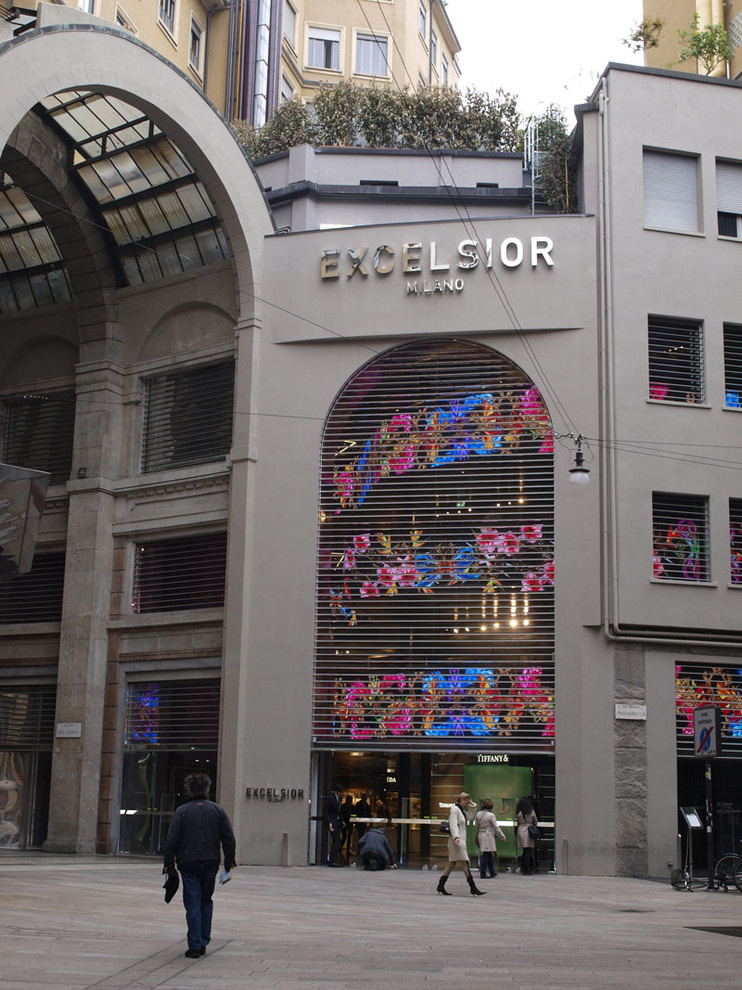 Круглый лифт для Фирменного магазина Excelsior - MILAN, ITALY