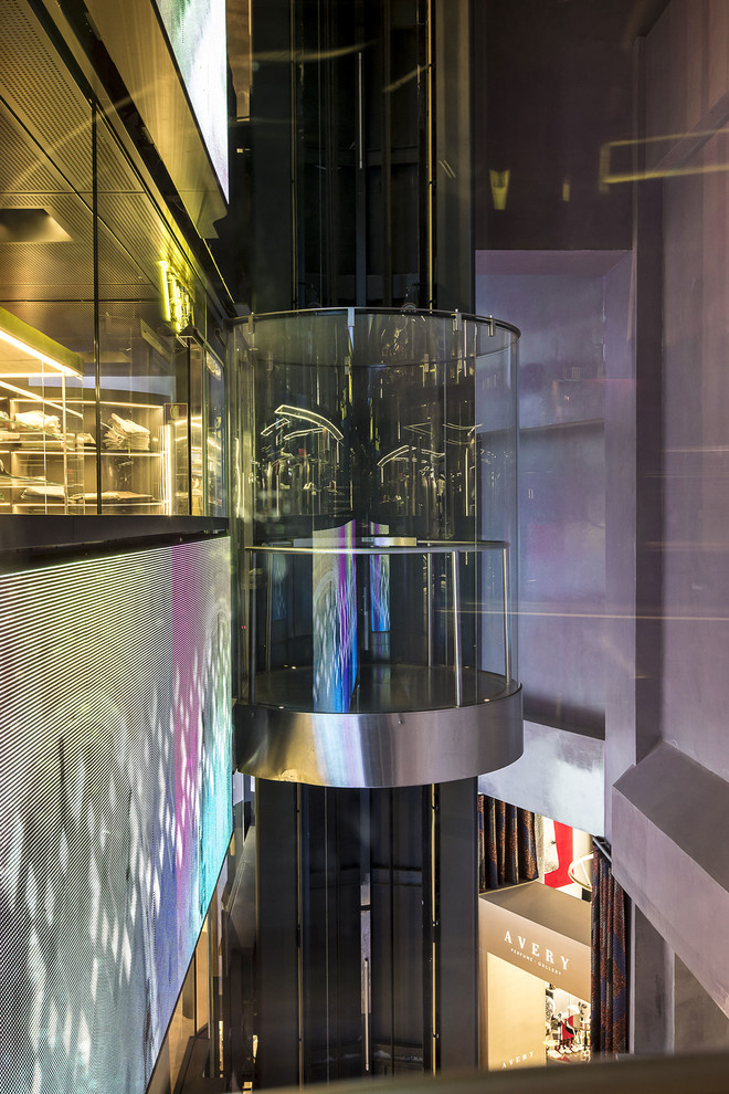 Круглый лифт для Фирменного магазина Excelsior - MILAN, ITALY
