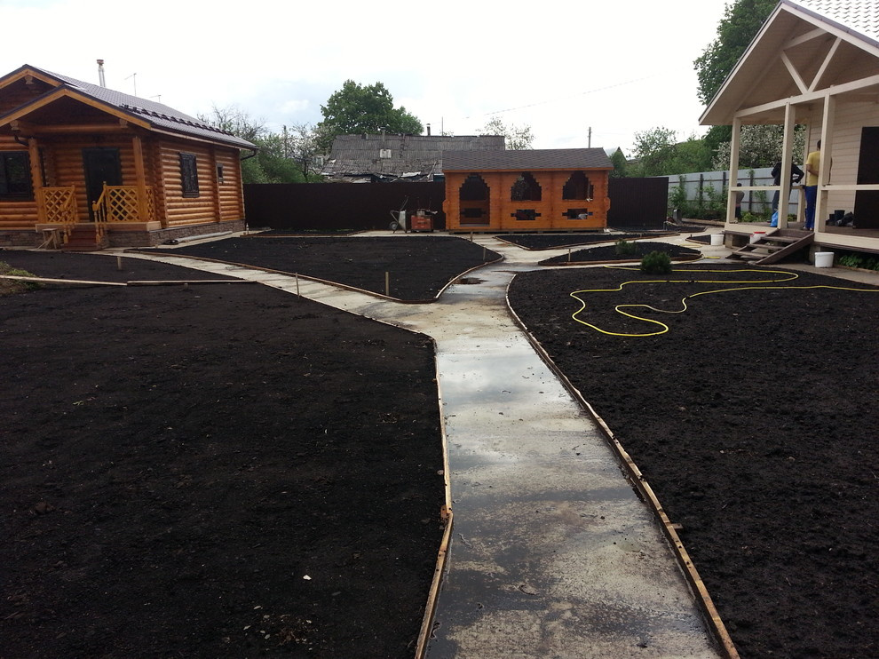 Бетонирование дорожек и планировка плодородным грунтом