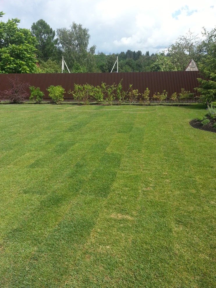 Укладка рулонного газона