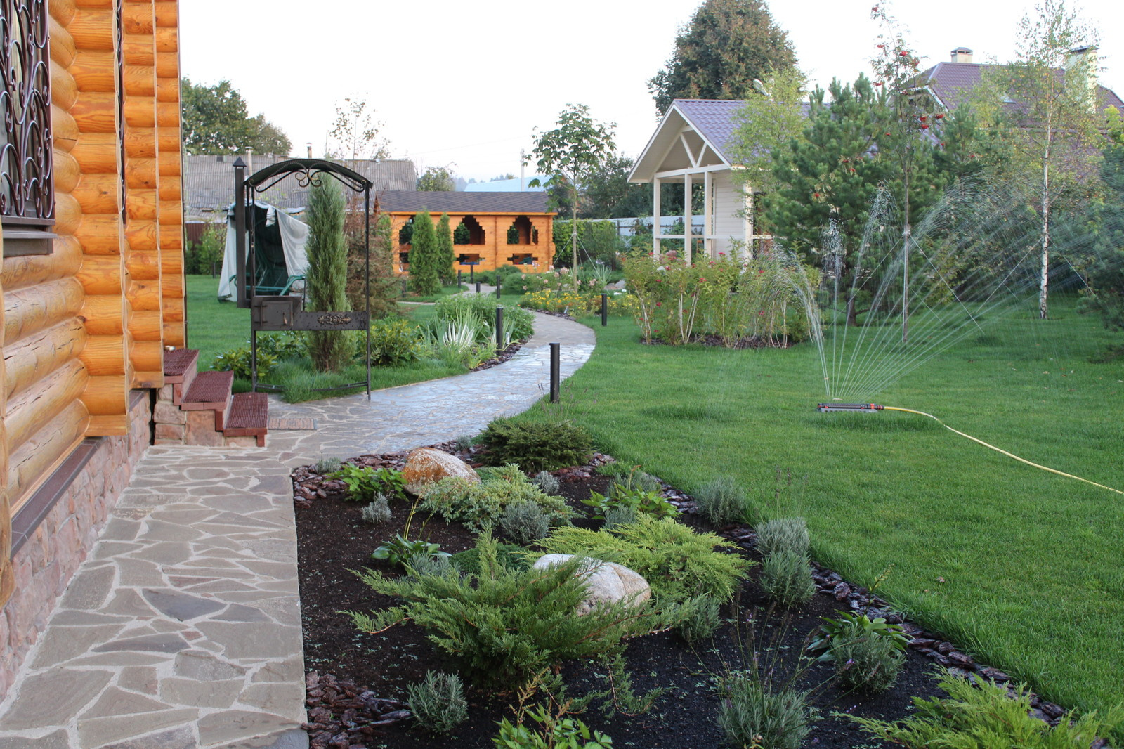 Полив из поливалок гардена