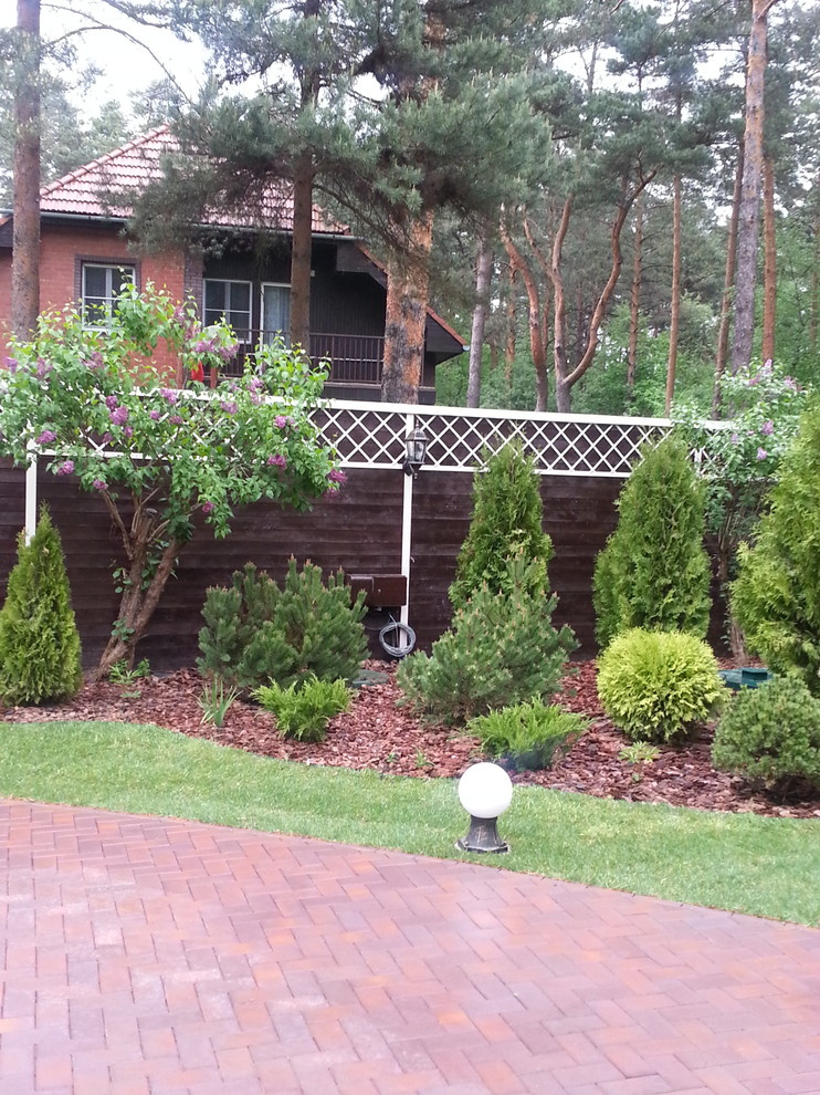 Сад при классическом особняке