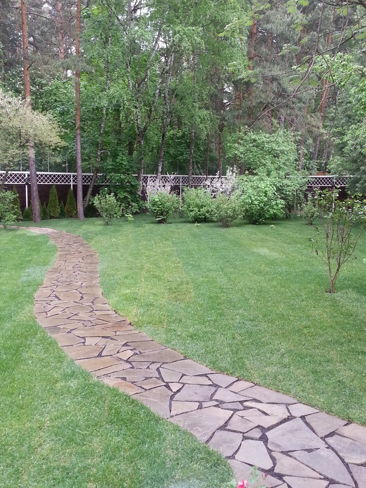 Сад при классическом особняке