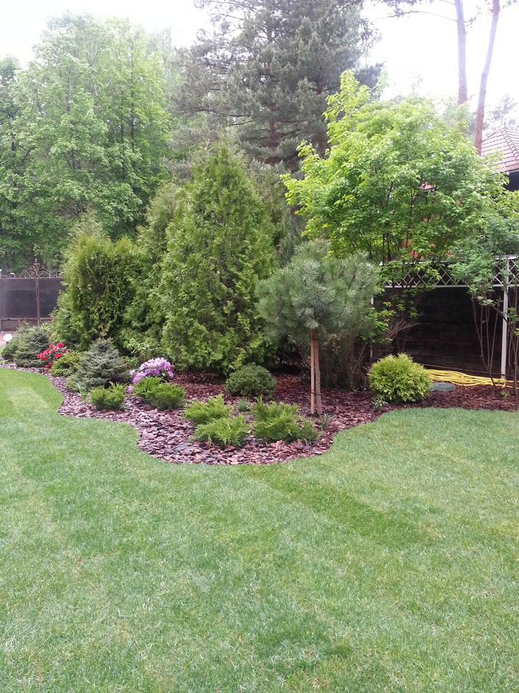 Сад при классическом особняке