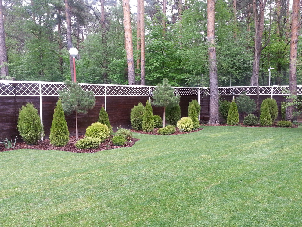 Сад при классическом особняке