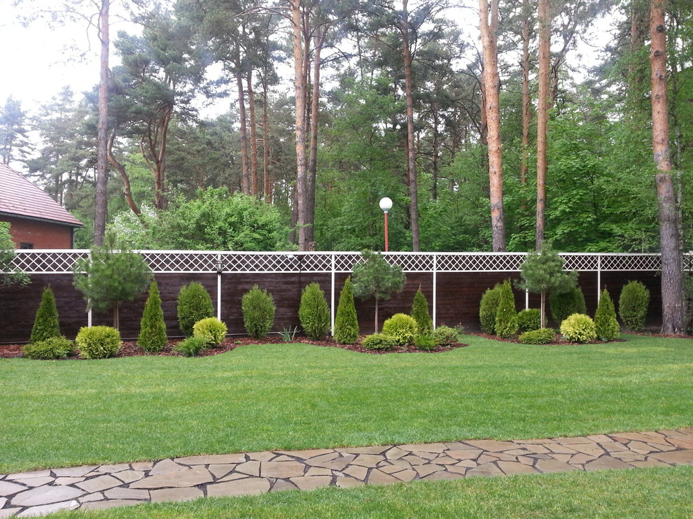 Хвойные композиции, рулонный газон, ландшафтная дорожка из натурального камня