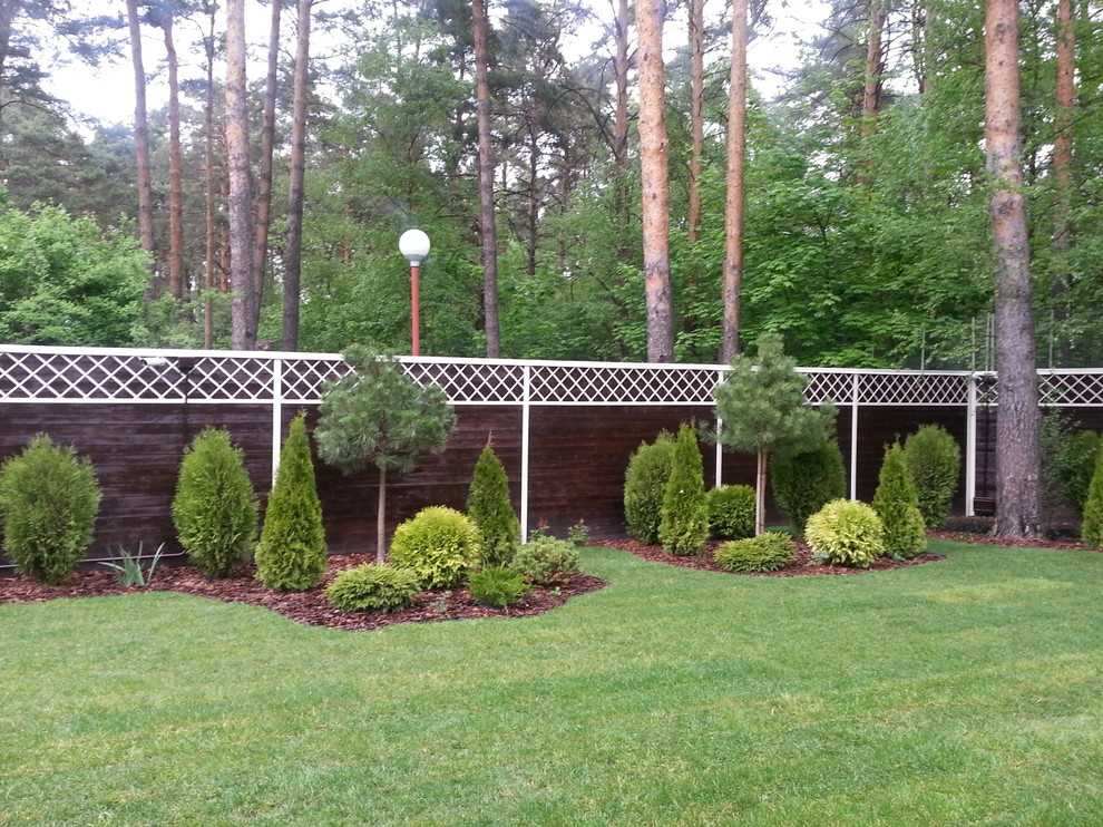 Сад при классическом особняке