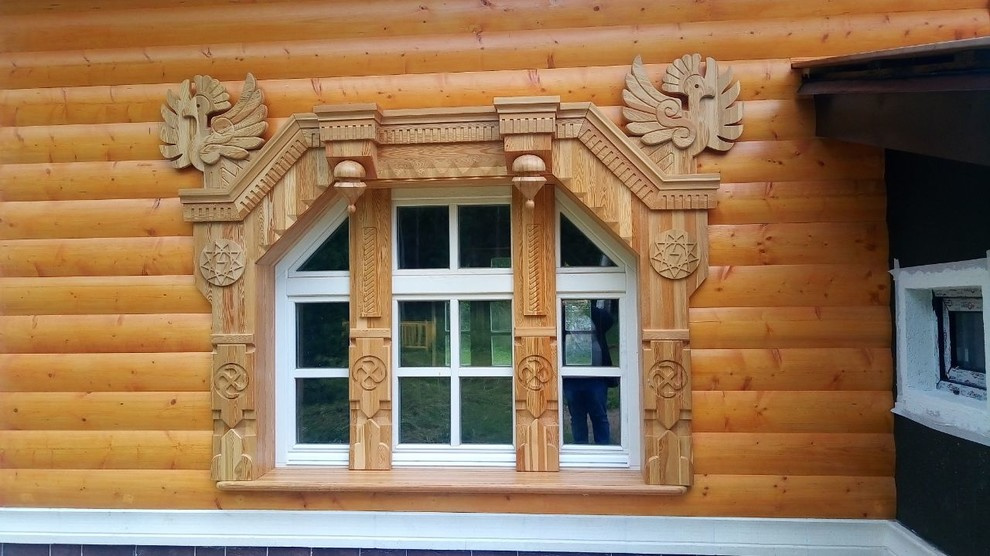 Русская усадьба. Родовое поместье. Резная обналичка оконных и дверных проемов
