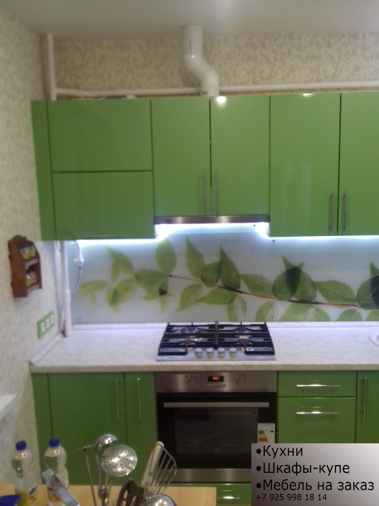 Угловая кухня в пленке со скинали