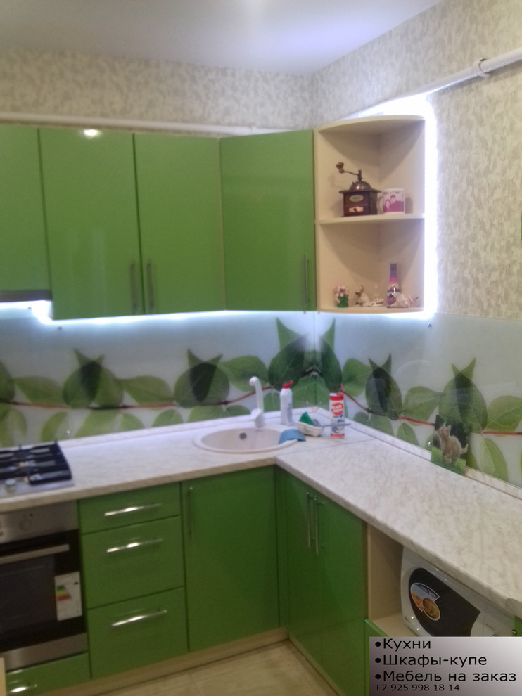 Обложка проекта: Угловая кухня в пленке со скинали