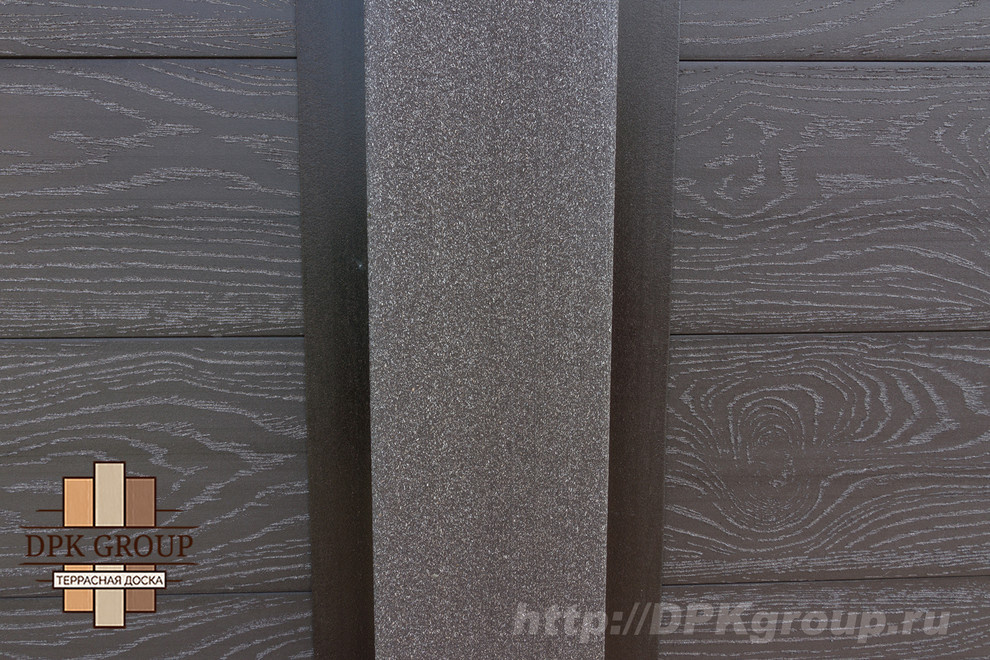 Забор из террасной доски, калитка, и автоматические ворота.