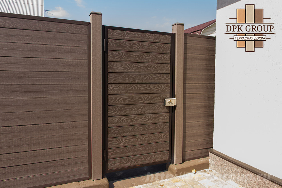 Обложка проекта: Забор из террасной доски, калитка, и автоматические ворота.