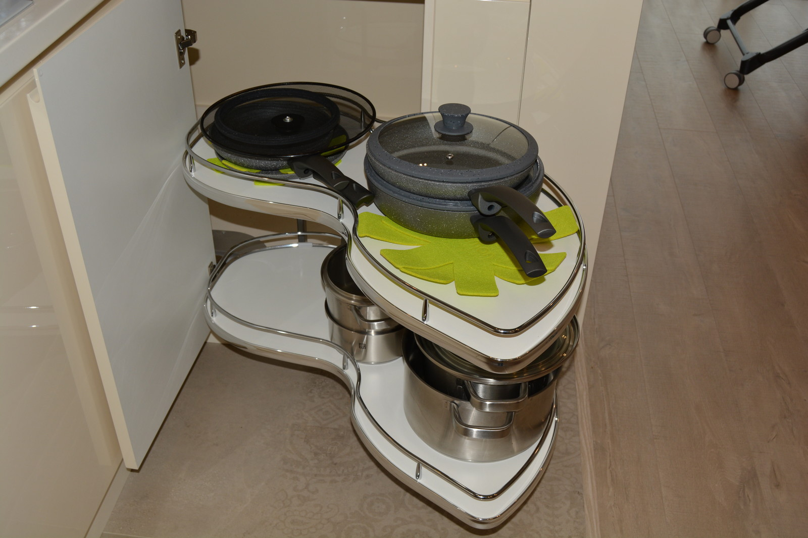 ЖК Одинбург Кухня глянец