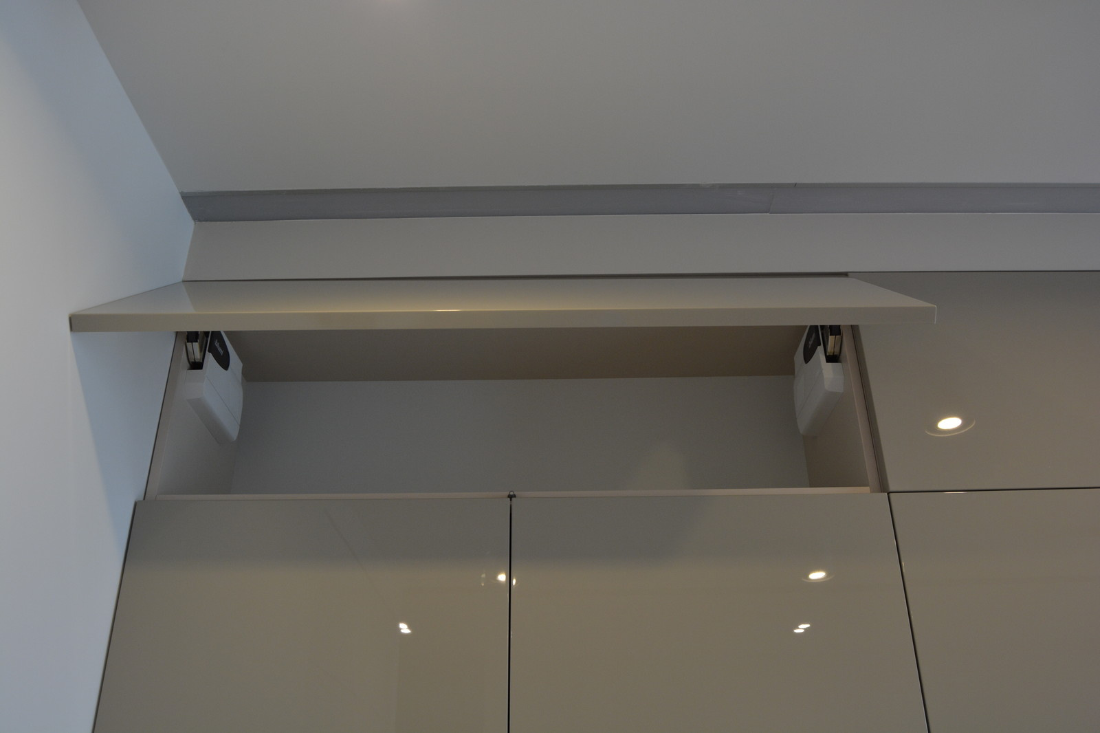 ЖК Одинбург Кухня глянец